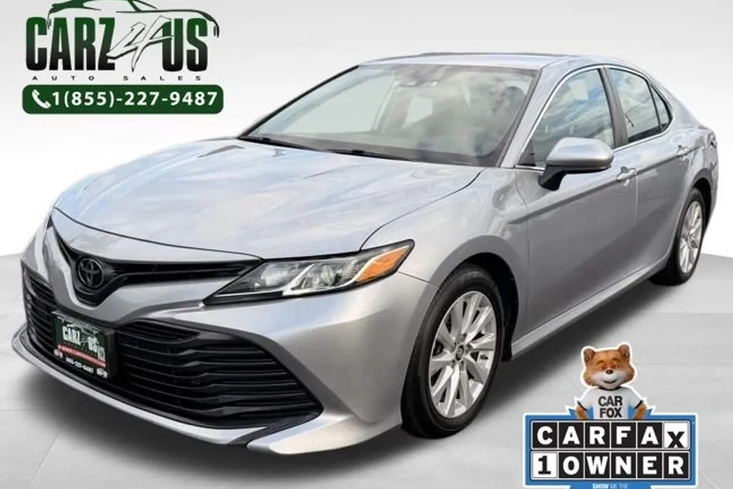 2019 Toyota Camry LE photo 1