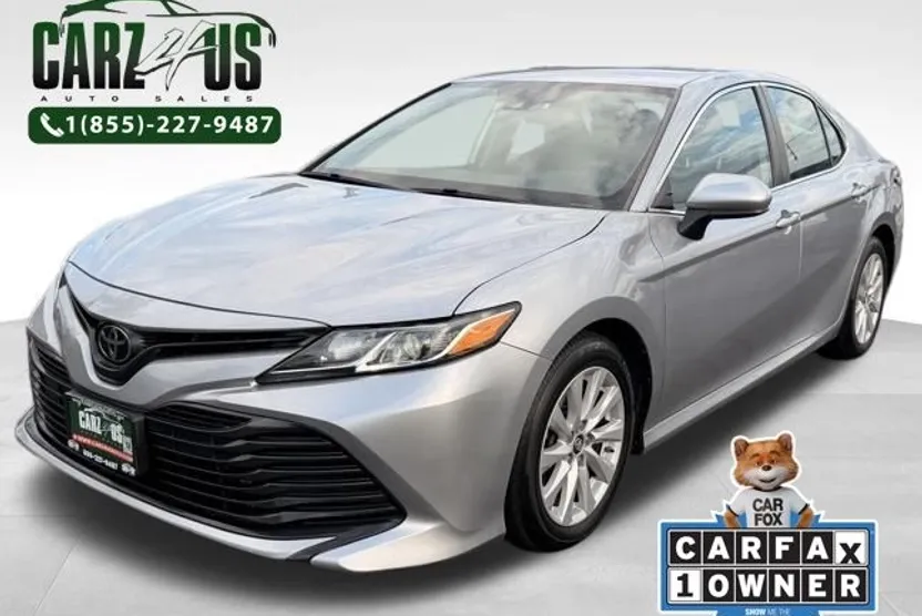 2019 Toyota Camry LE photo 1