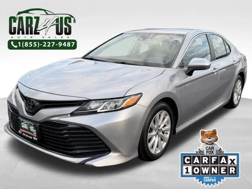 2019 Toyota Camry LE photo 1
