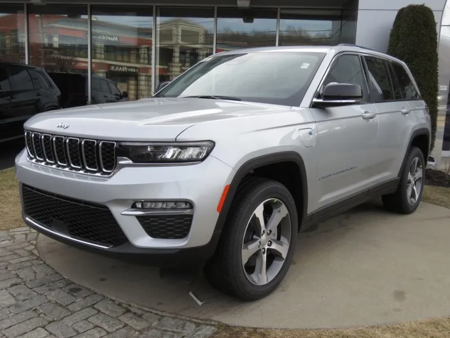 2023 Jeep Cherokee photo 2