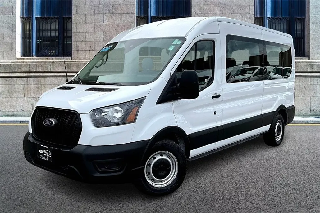 2022 Ford Transit Passenger XL photo 1