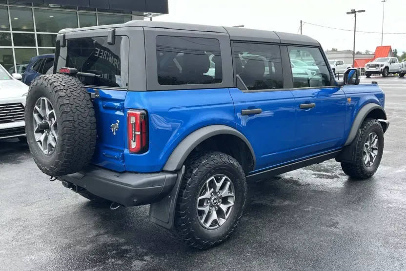 2023 Ford Bronco Badlands photo 1