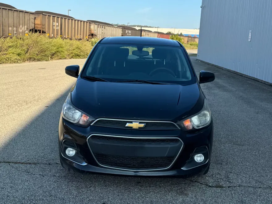 2017 Chevrolet Spark 1LT LT photo 1