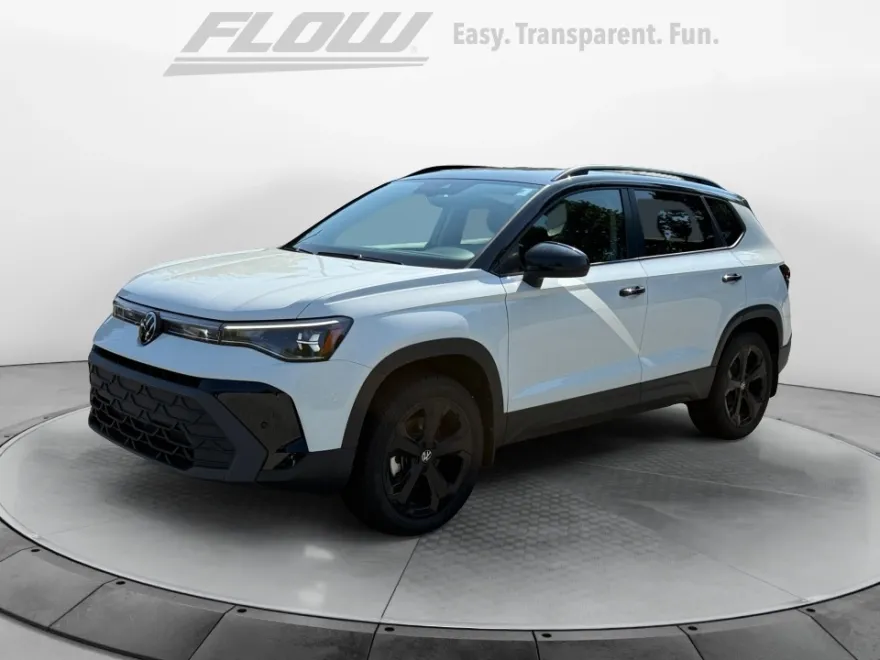2025 Volkswagen Taos SE photo 1