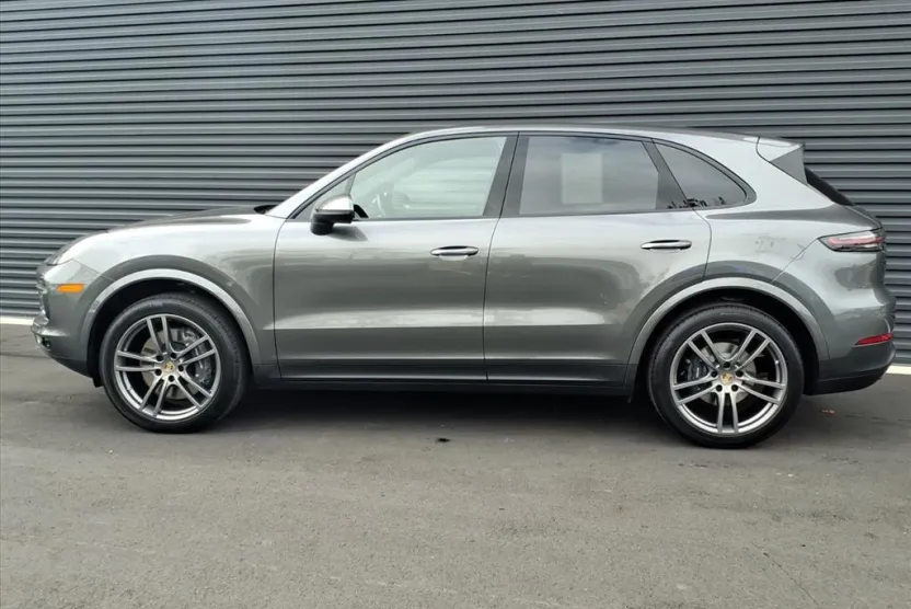 2023 Porsche Cayenne Platinum Edition photo 1