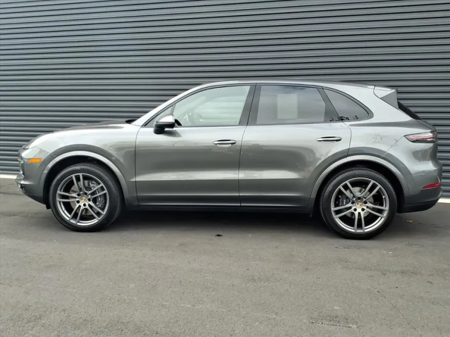 2023 Porsche Cayenne Platinum Edition photo 1