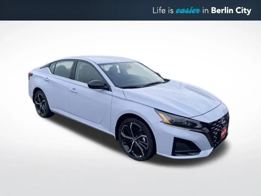 2025 Nissan Altima SR photo 1