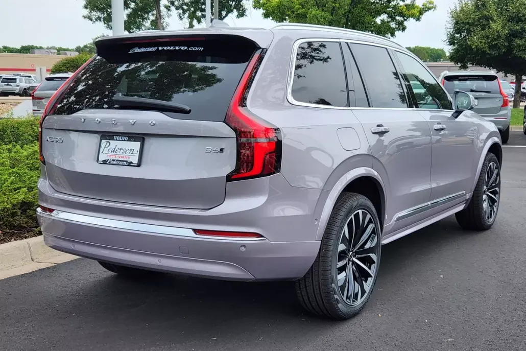 2026 Volvo XC90 Plus photo 1