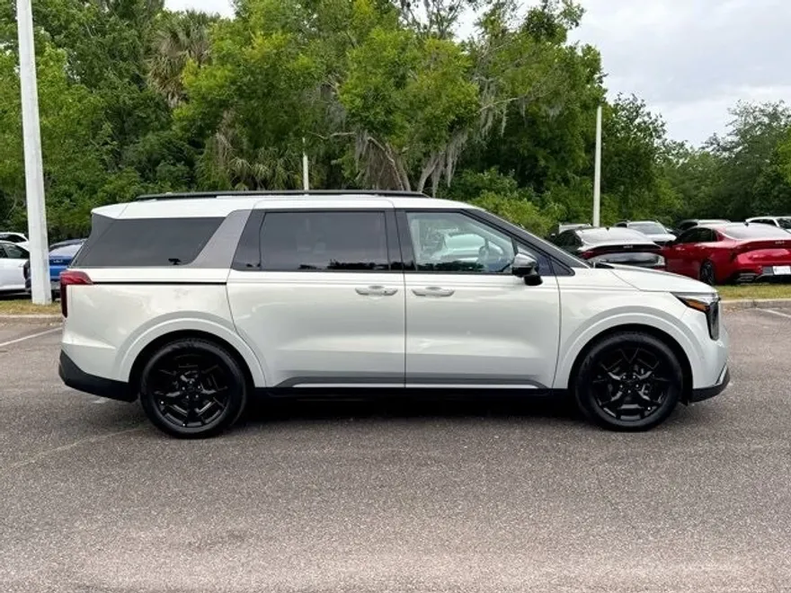 2025 Kia Carnival SX Prestige photo 1