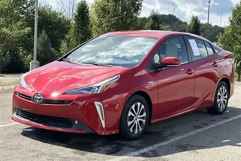 2022 Toyota Prius XLE photo 1