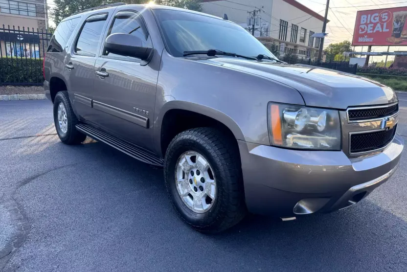 2011 Chevrolet Tahoe LT photo 1
