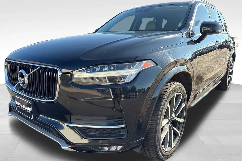 2018 Volvo XC90 T6 AWD Momentum photo 1