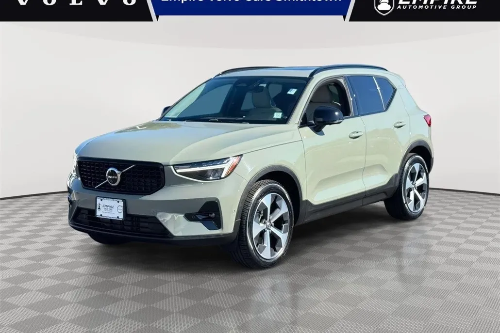 2023 Volvo XC40 AWD Plus photo 1