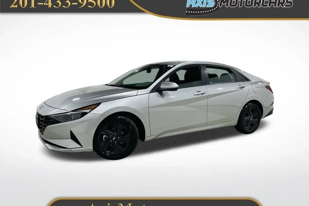 2022 Hyundai Elantra SEL Convenience photo 1
