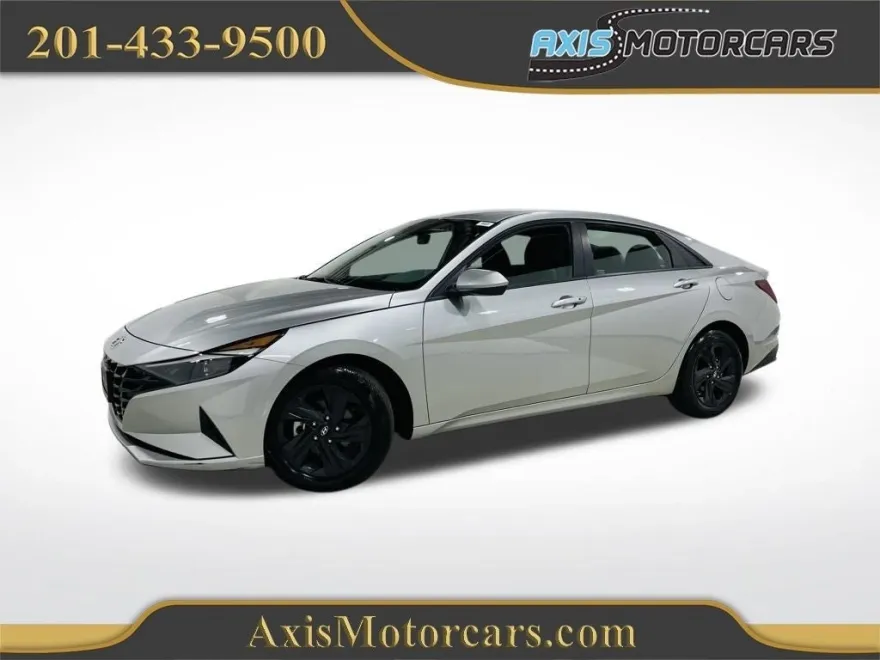 2022 Hyundai Elantra SEL Convenience photo 1
