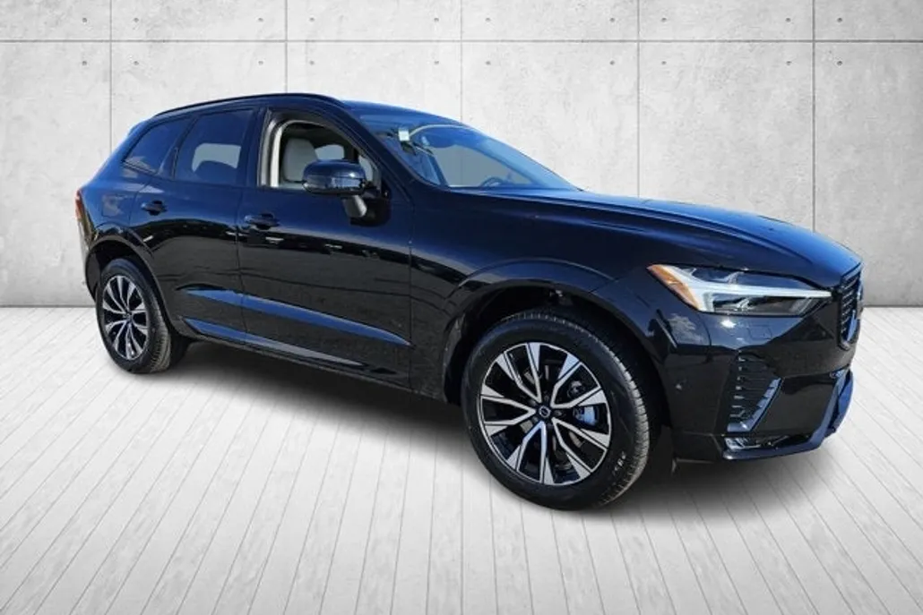 2025 Volvo XC60 Plus photo 1