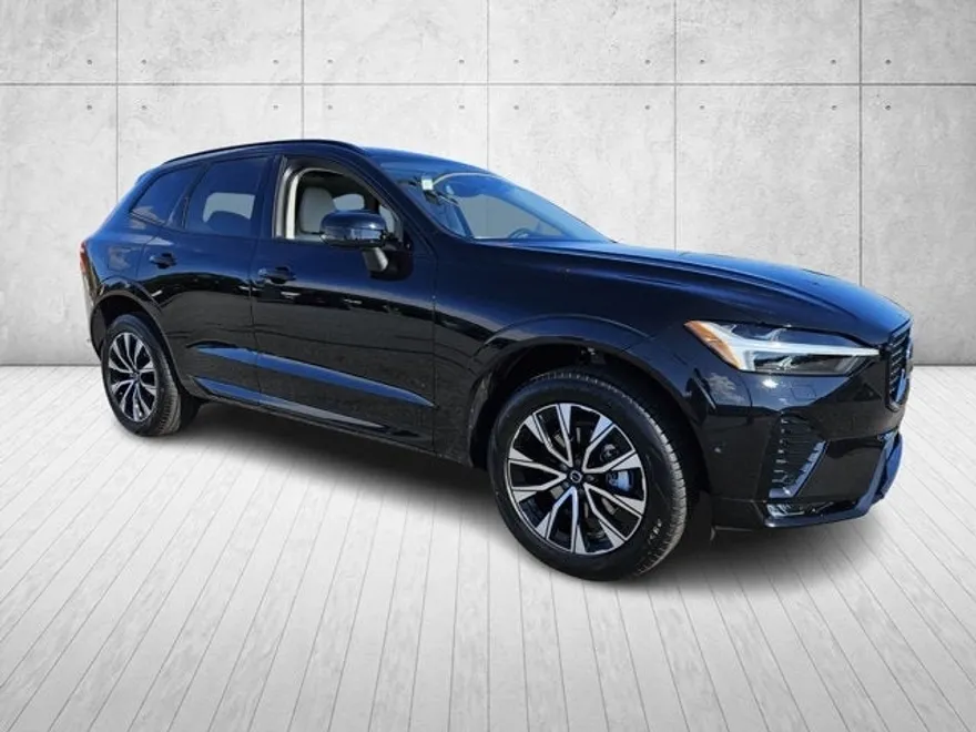 2025 Volvo XC60 Plus photo 1
