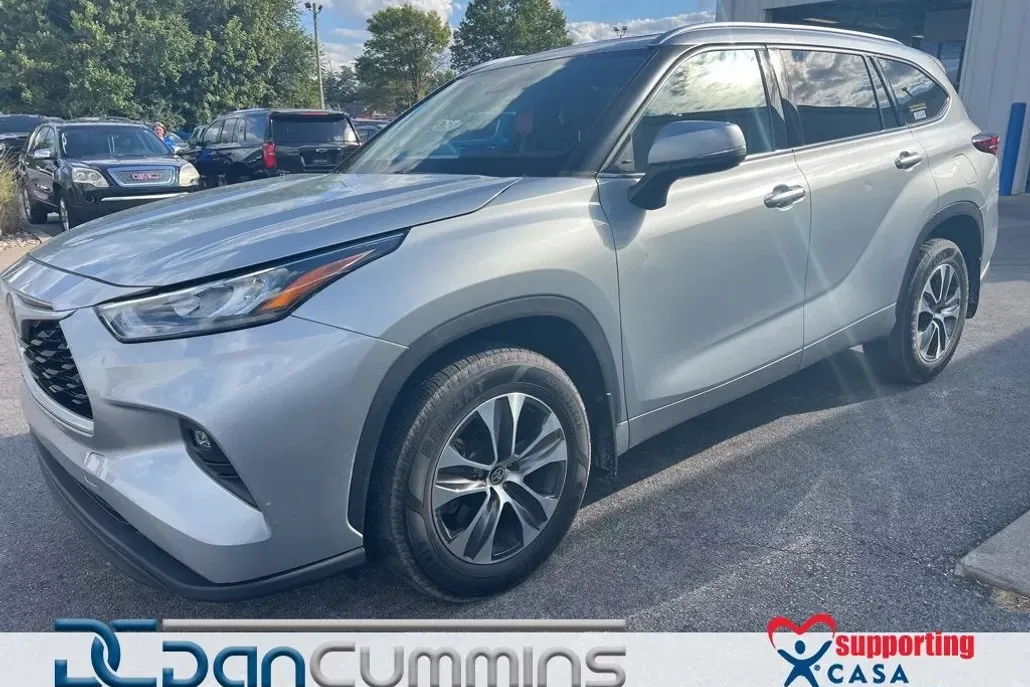 2020 Toyota Highlander XLE photo 1