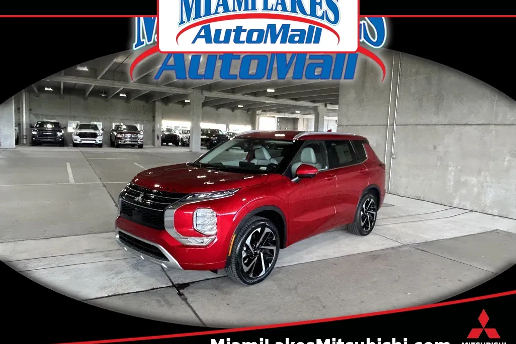 2024 Mitsubishi Outlander SEL photo 1