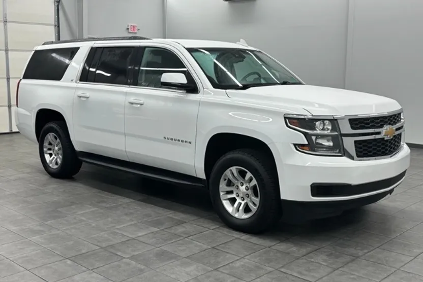 2019 Chevrolet Suburban LT photo 1