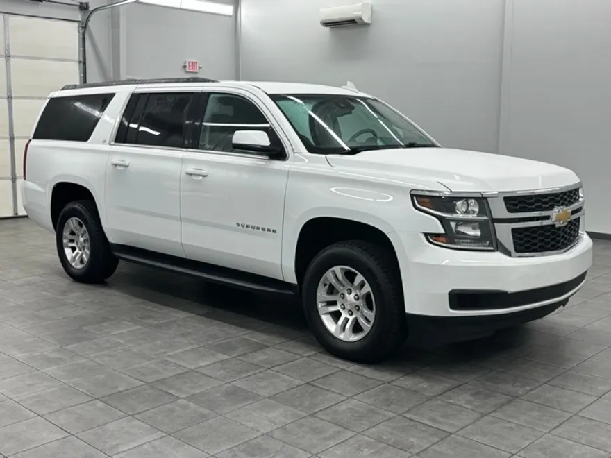 2019 Chevrolet Suburban LT photo 1