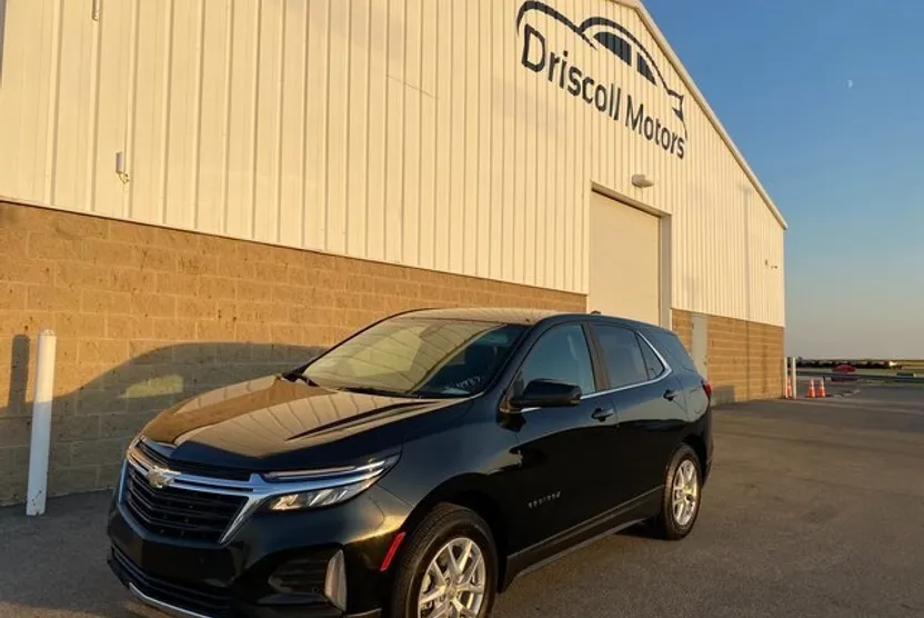 2024 Chevrolet Equinox LT photo 1