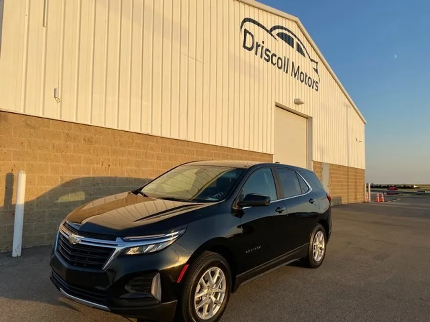 2024 Chevrolet Equinox LT photo 1