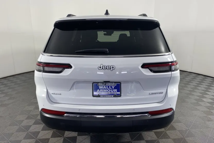 2025 Jeep Grand Cherokee Limited photo 1