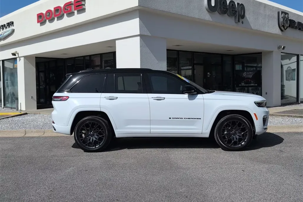 2025 Jeep Grand Cherokee Summit photo 1