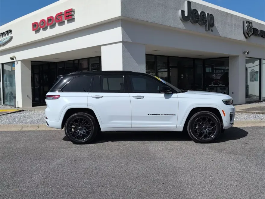 2025 Jeep Grand Cherokee Summit photo 1