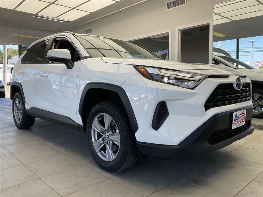 2022 Toyota RAV4 Hybrid XLE photo 1