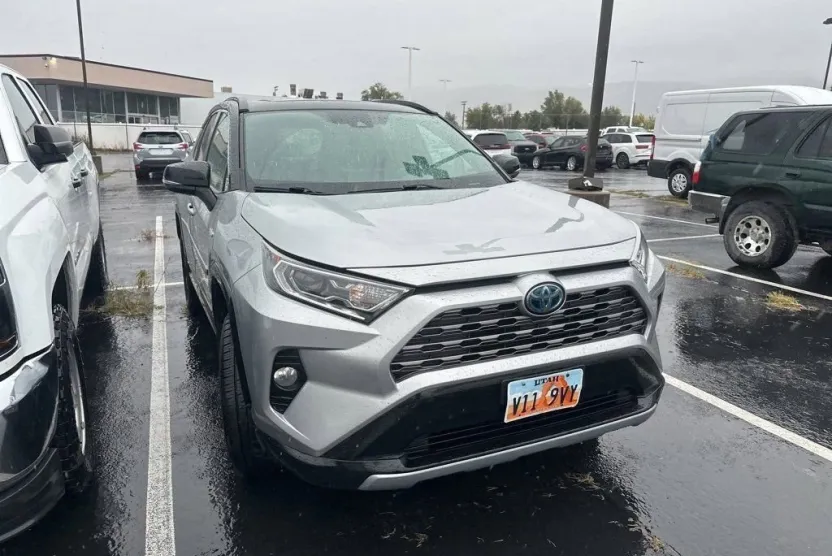 2020 Toyota RAV4 Hybrid XSE photo 1