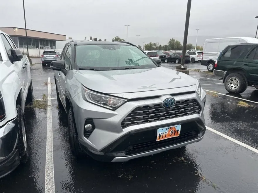 2020 Toyota RAV4 Hybrid XSE photo 1