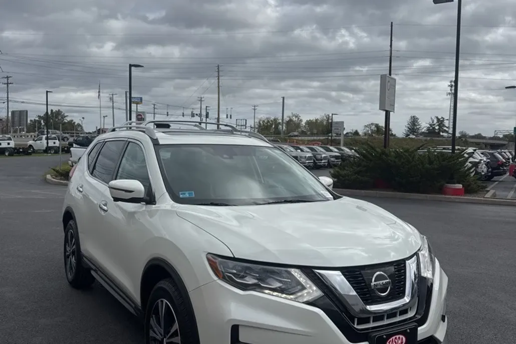 2017 Nissan Rogue SL photo 1
