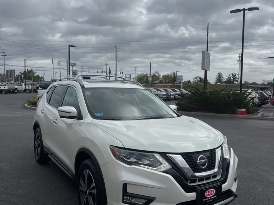 2017 Nissan Rogue SL photo 1