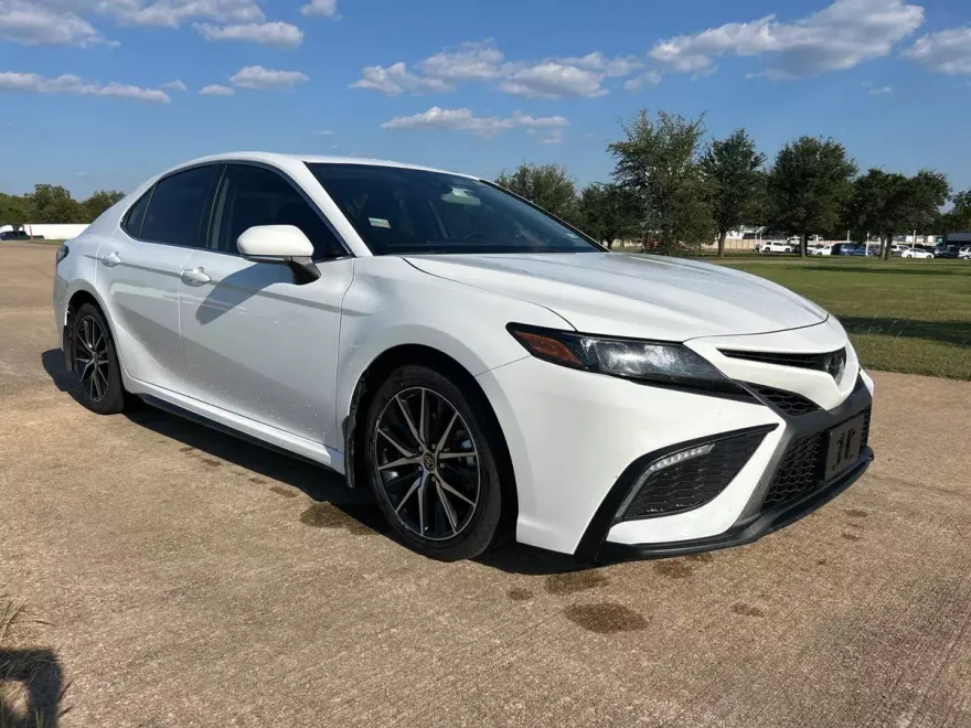 2023 Toyota Camry SE photo 1