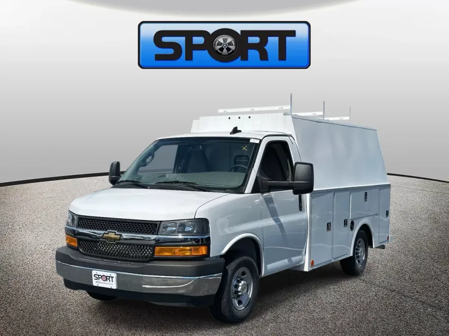 2024 Chevrolet Express Cutaway 3500 photo 1
