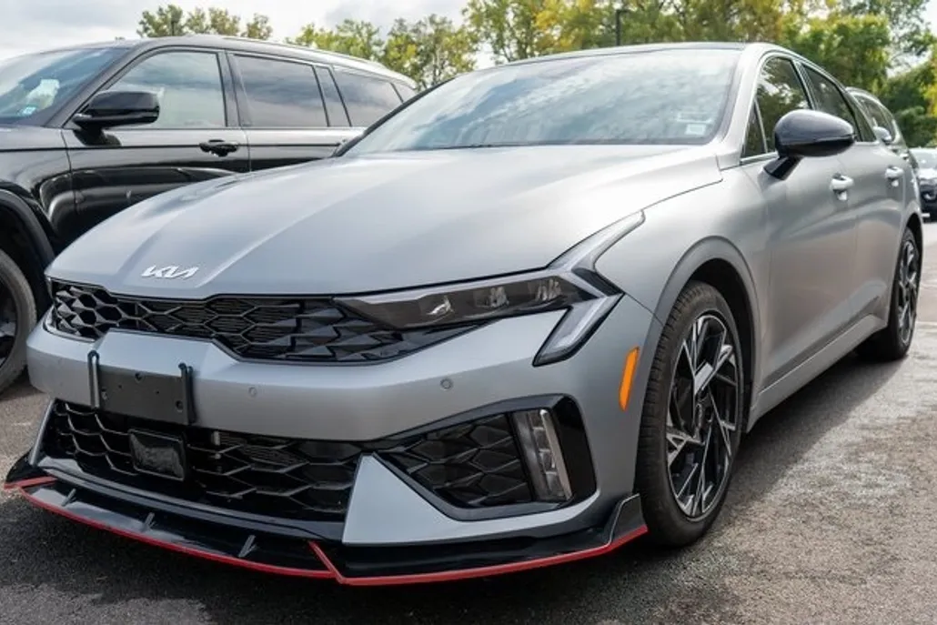 2025 Kia K5 GT-Line photo 1