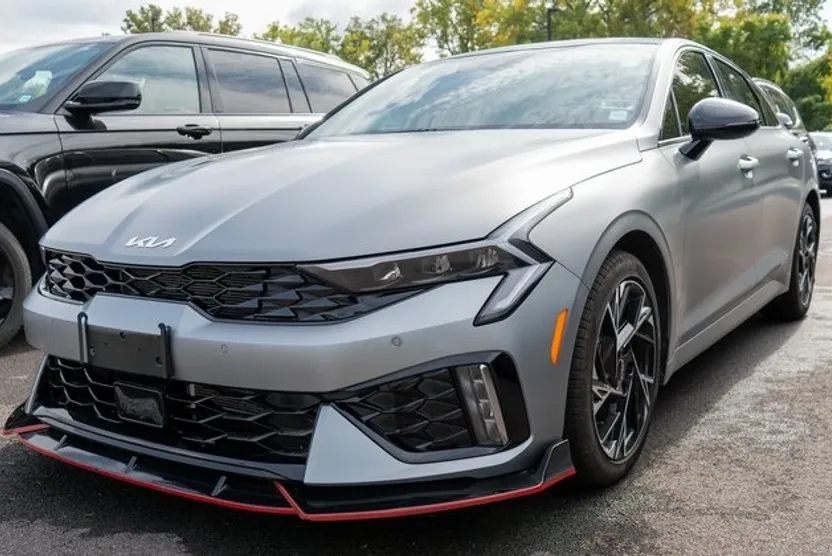 2025 Kia K5 GT-Line photo 1