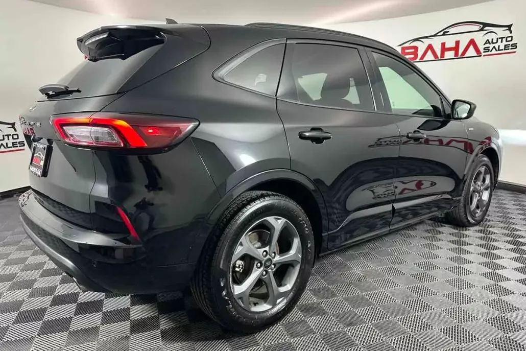 2023 Ford Escape ST-Line photo 1