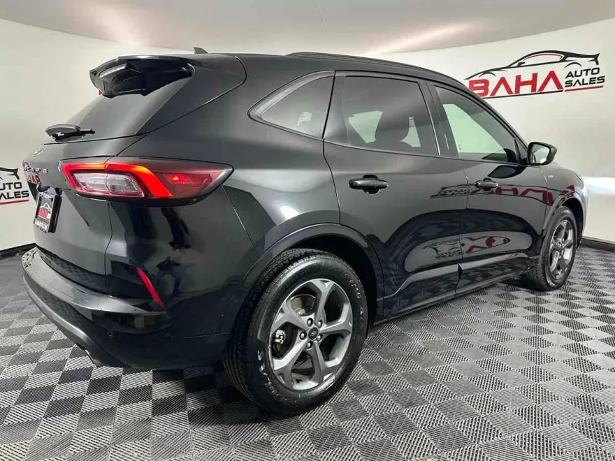 2023 Ford Escape ST-Line photo 1