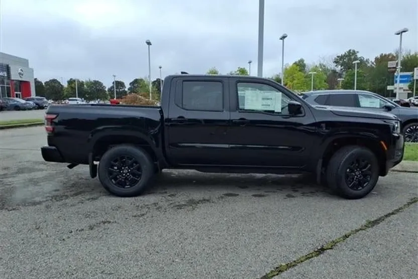 2026 Nissan Frontier Crew Cab SV photo 1