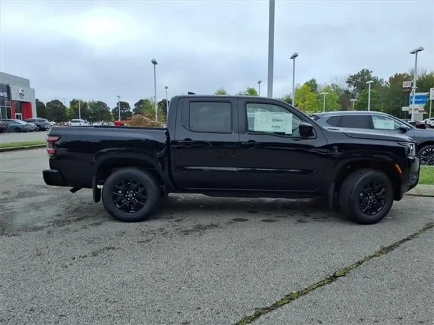 2026 Nissan Frontier Crew Cab SV photo 1