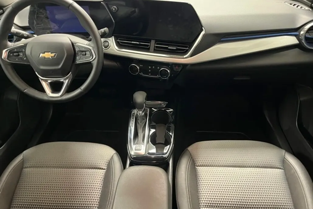 2025 Chevrolet Trax LT photo 1