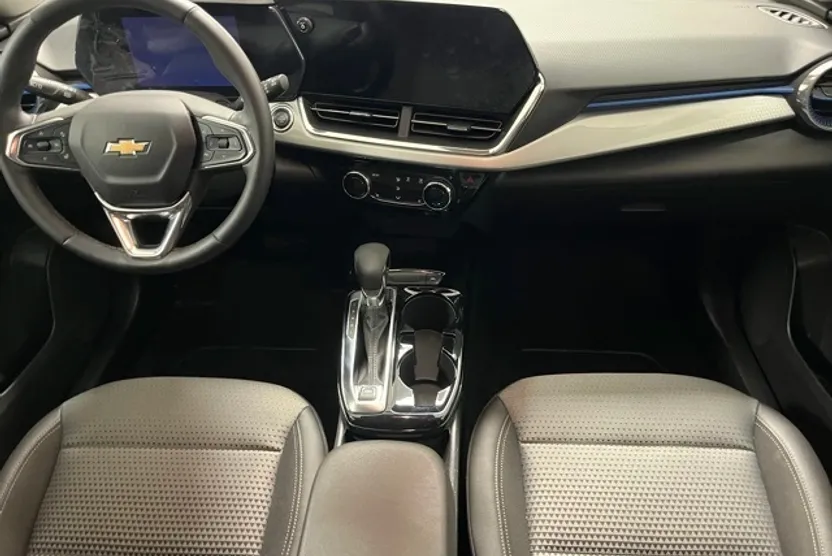 2025 Chevrolet Trax LT photo 1