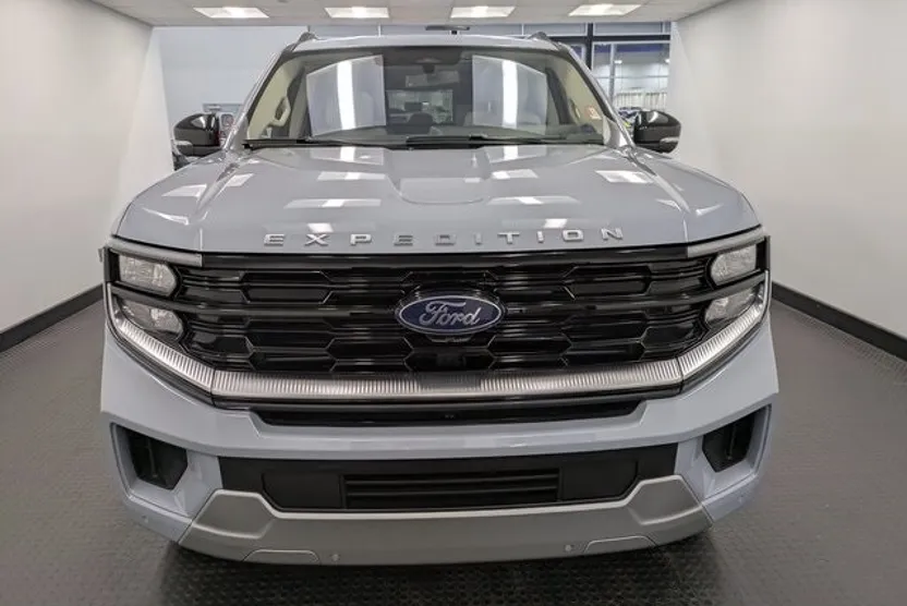 2025 Ford Expedition Platinum photo 1
