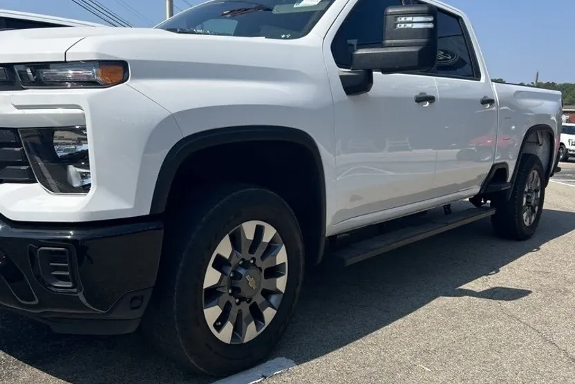 2024 Chevrolet Silverado 2500HD Custom photo 1