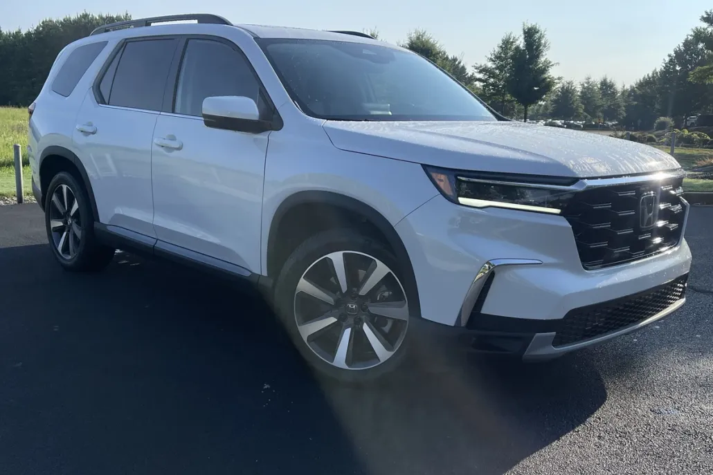 2025 Honda Pilot Touring photo 1