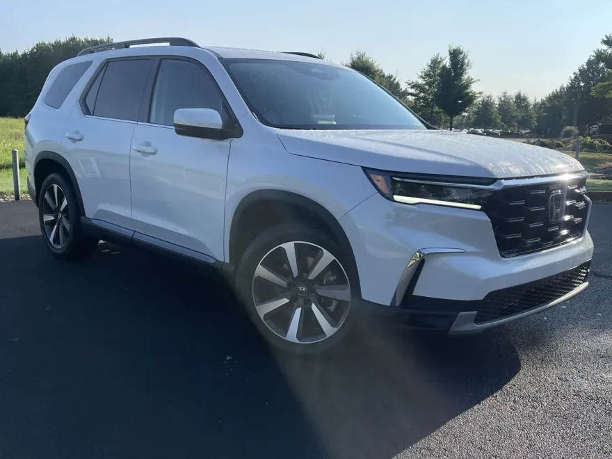 2025 Honda Pilot Touring photo 1