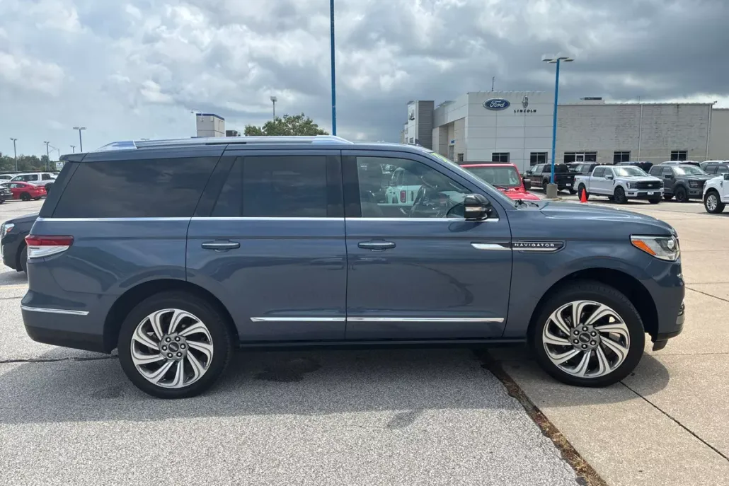 2023 Lincoln Navigator Reserve photo 1